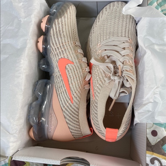 Nike Shoes - Nike air vapor max size